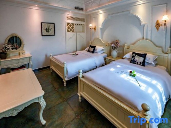 Quadruple Suite with balcony