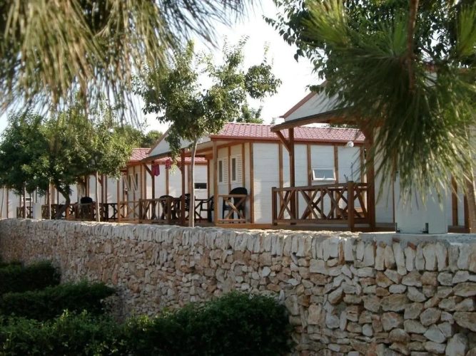 2 Bedrooms Bungalow