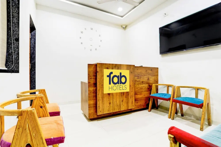 Fabhotel Maa Gayatri