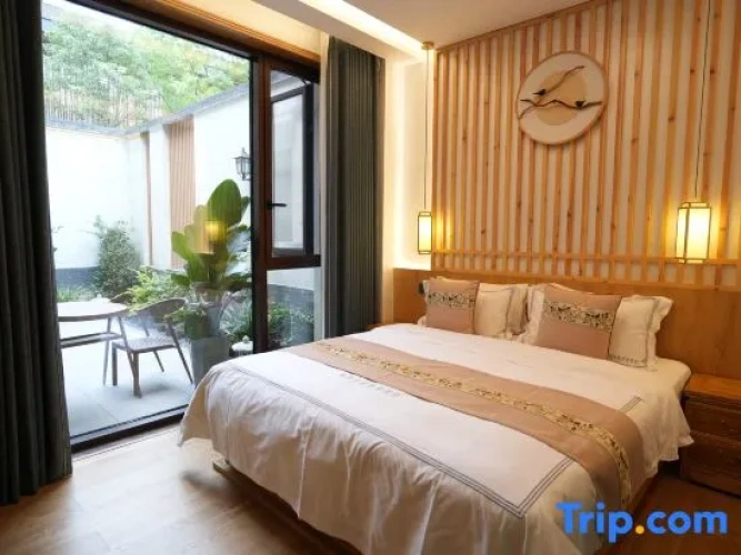 Standard Double room with courtyard view