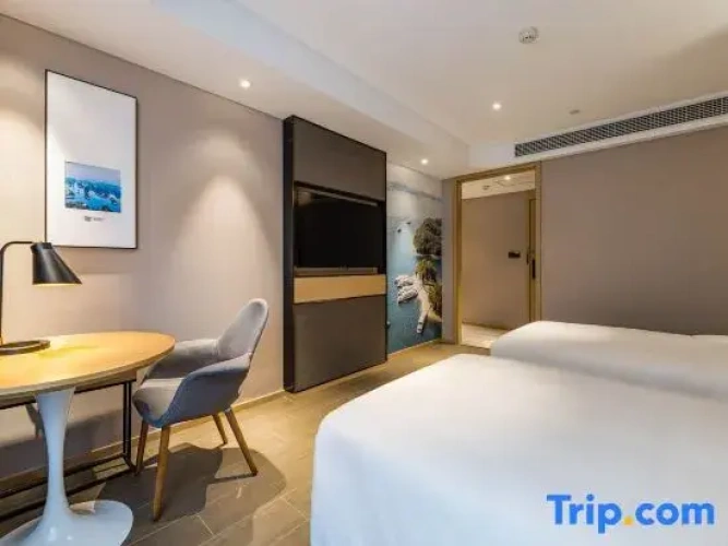 Standard Twin room with lake view