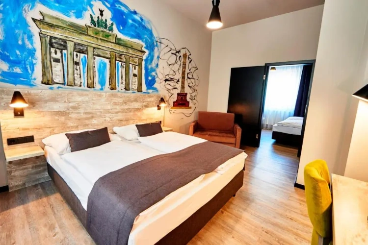 Standard Triple room