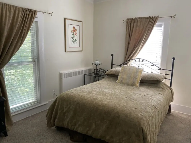 Monroe Manor Inn