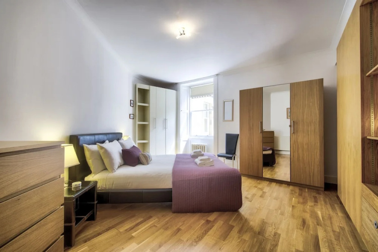 Bright Georgian 1BR Flat in West End