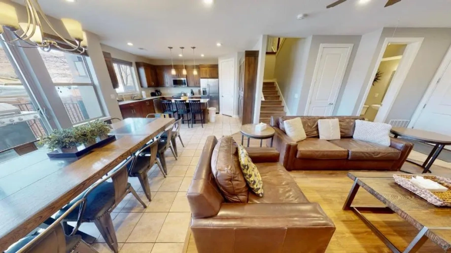 4 Bedrooms Apartment