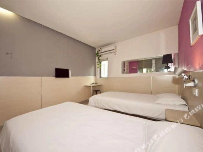 Yijia Super Hotel