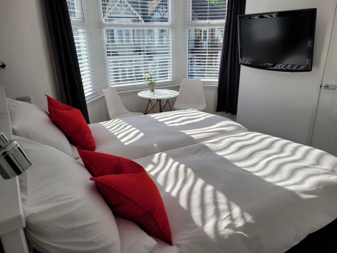 Deluxe room with partial sea view