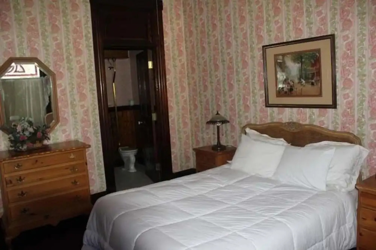 Irwin Street Inn