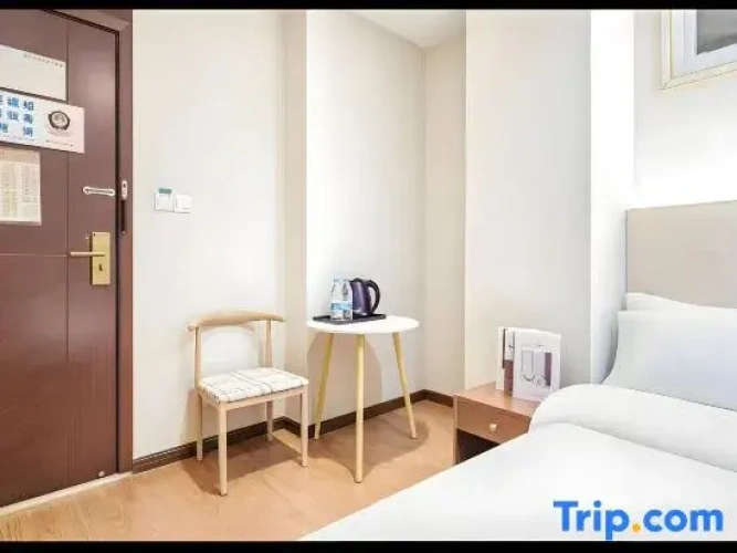 Standard Twin room with city view