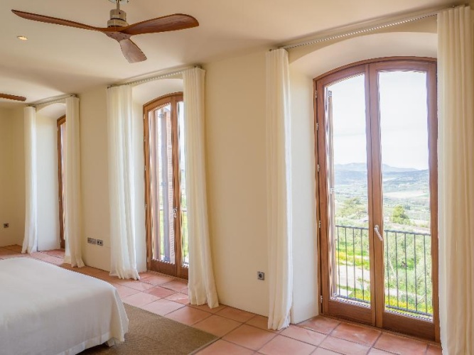 Deluxe Suite with balcony