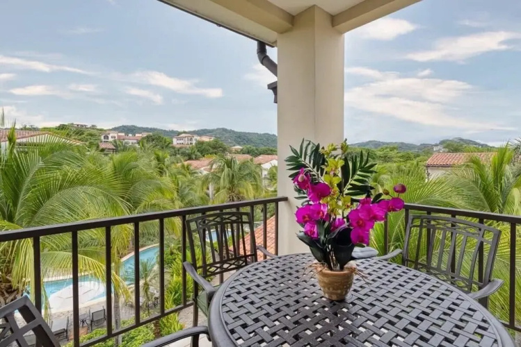 3-Bedroom, 2-Bath Condo Overlooking Pool