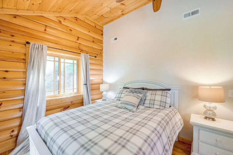 Stunning Cabin w/ Fire Pit in Banner Elk!