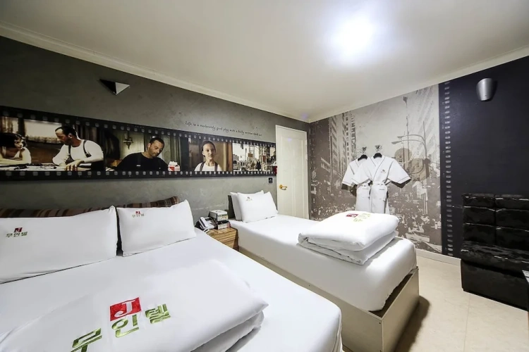 Standard Twin room