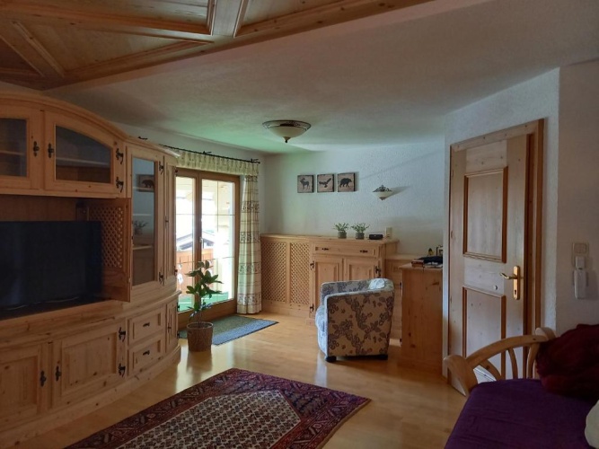 4 Bedrooms Apartment