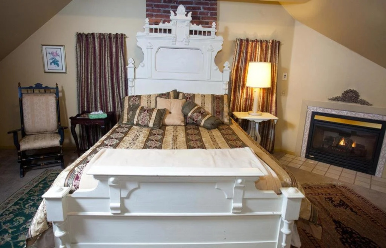 Candlelight Inn Bed & Breakfast
