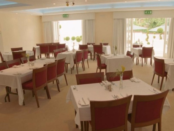 Raglan Hotel