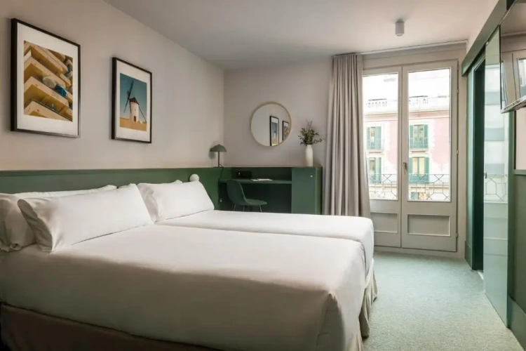 Standard Twin room with city view