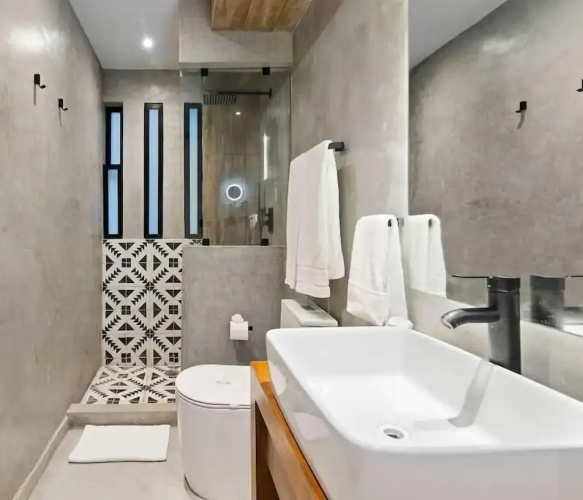 Ocean Breeze Loft Steps Away From Hotel Zone