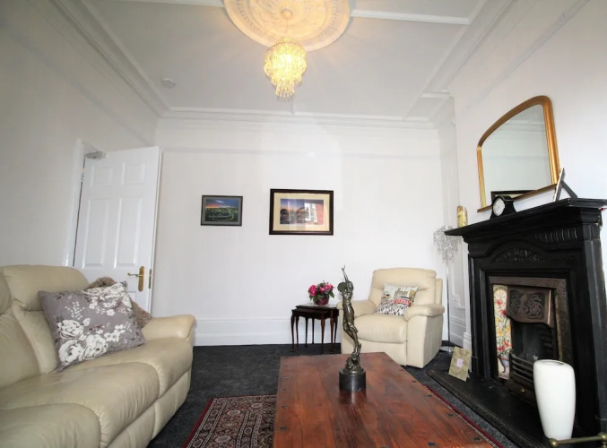 Sleeps 9 - Large Period Property -beautiful Refurb