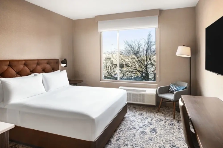 Standard Double room with city view