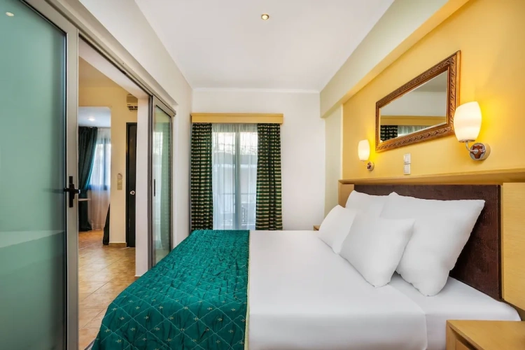 1 Bedroom Family Suite with balcony