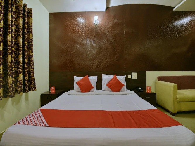 OYO 11754 Hotel Classic 7