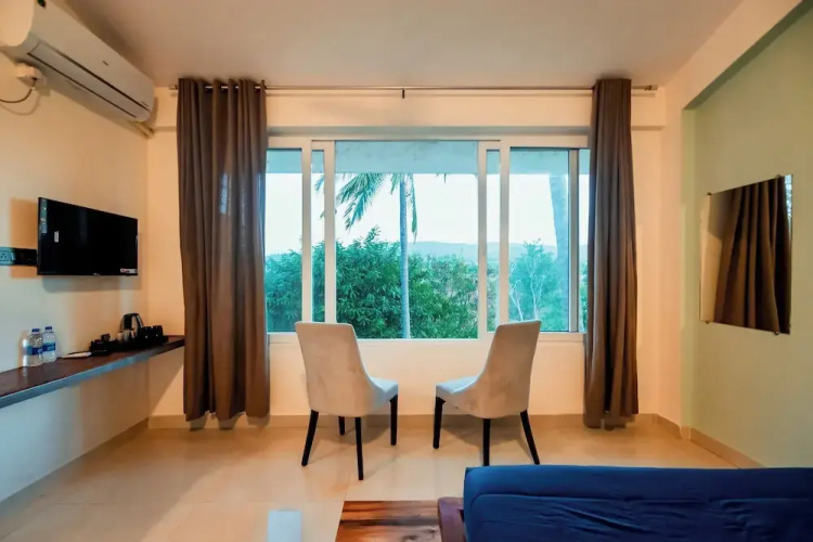 Commune18 Resorts