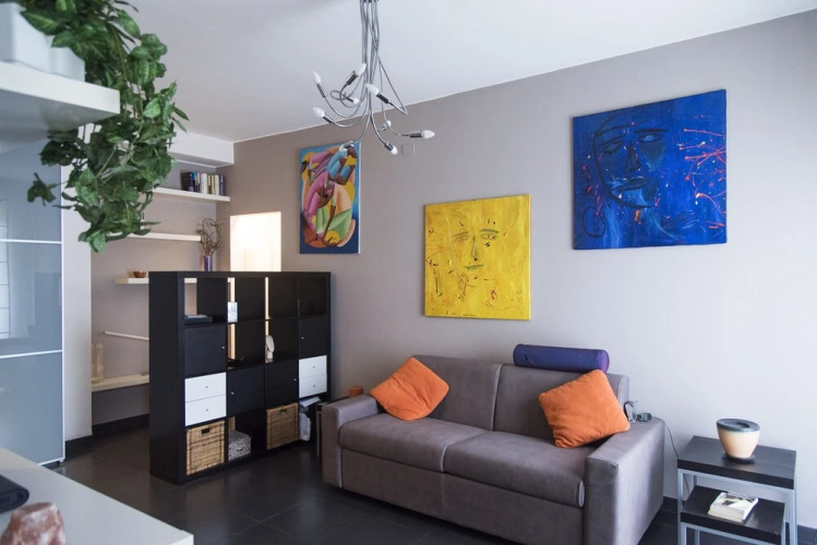 High Rise Studio Flat near Metro Stop