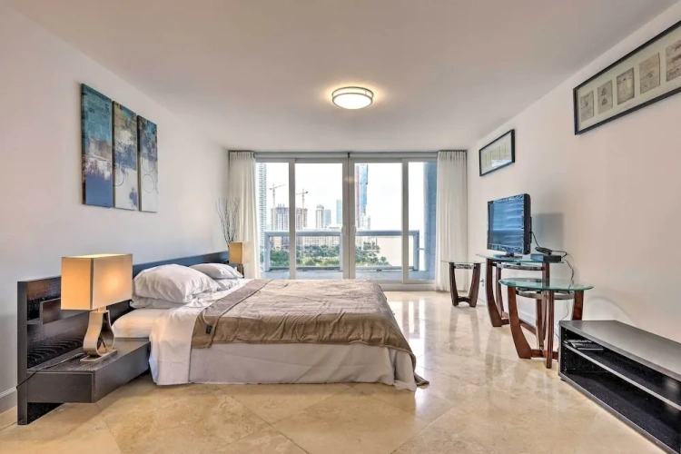 3 Bedrooms Apartment