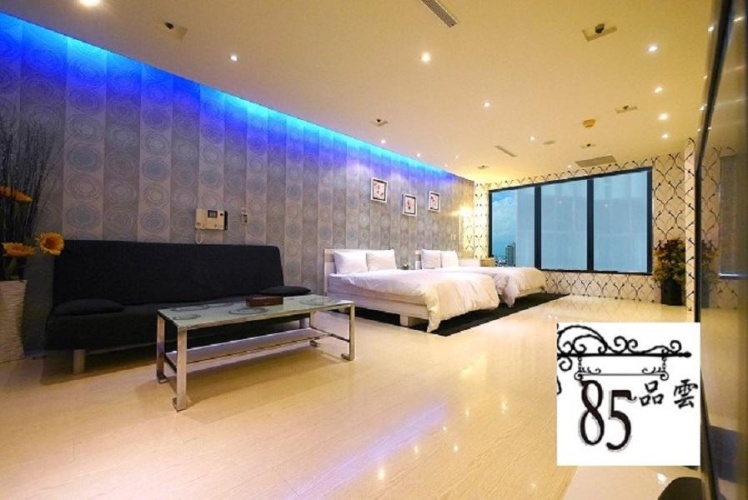Deluxe Quadruple room with city view