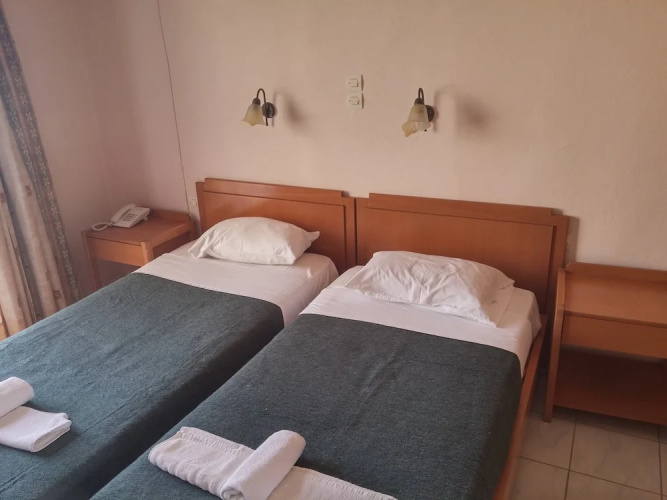 Chrisanna Apartments & Studios