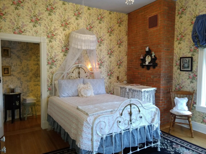 Alexander Mansion Bed and Breakfast