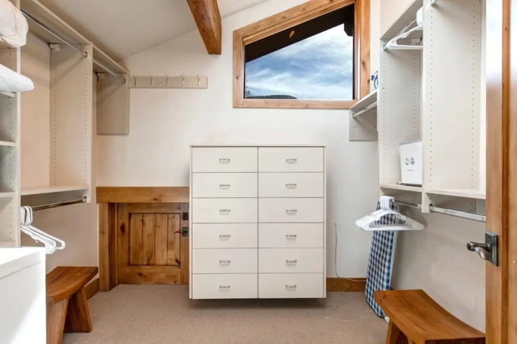 3 Bedrooms Studio