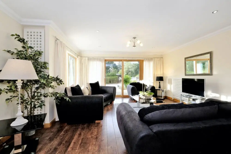 Bright Cults Home Near to the River Dee