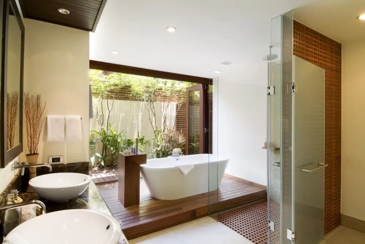 5 Bedrooms Villa