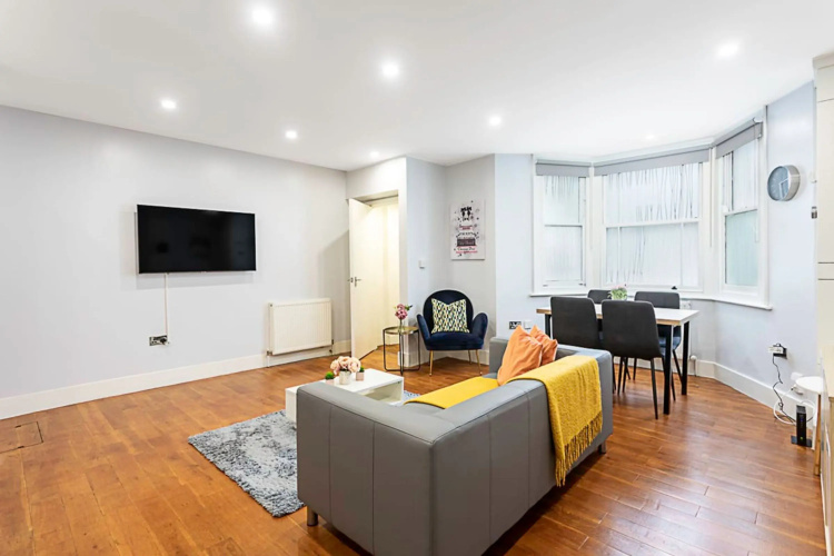 Bright Clapham Apartment