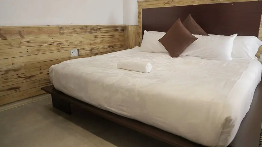 Commonlens Inn Hotel.