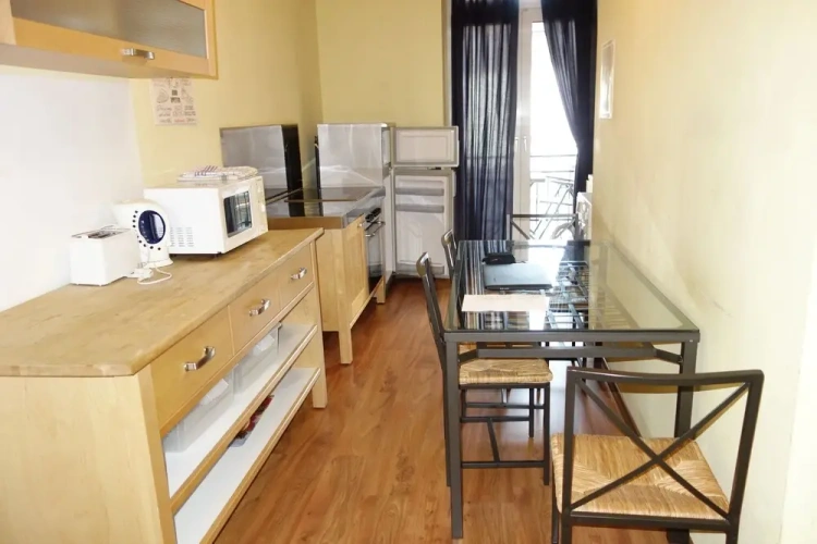 2 Bedrooms Classic Apartment with city view