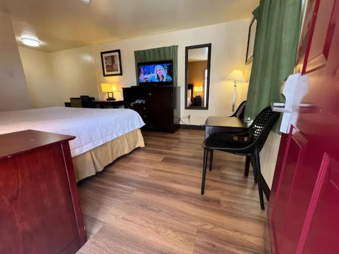 Riverside Motel