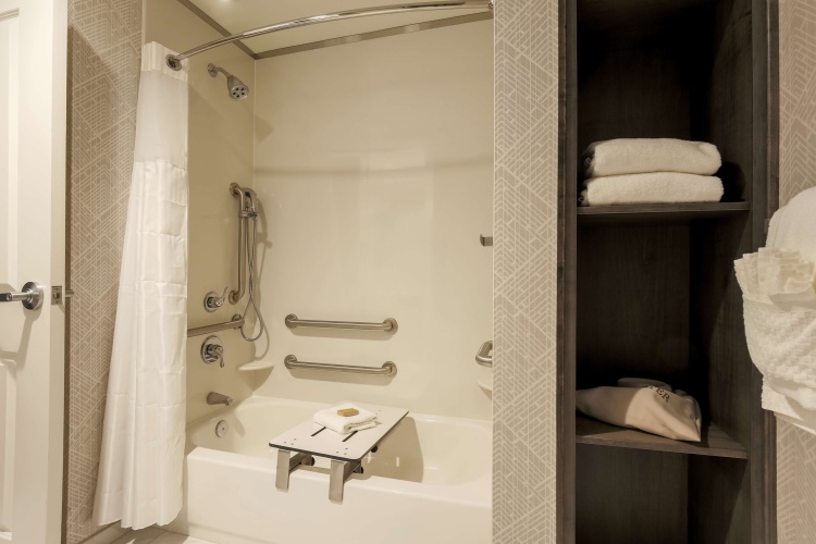 DoubleTree by Hilton Evansville photo 10