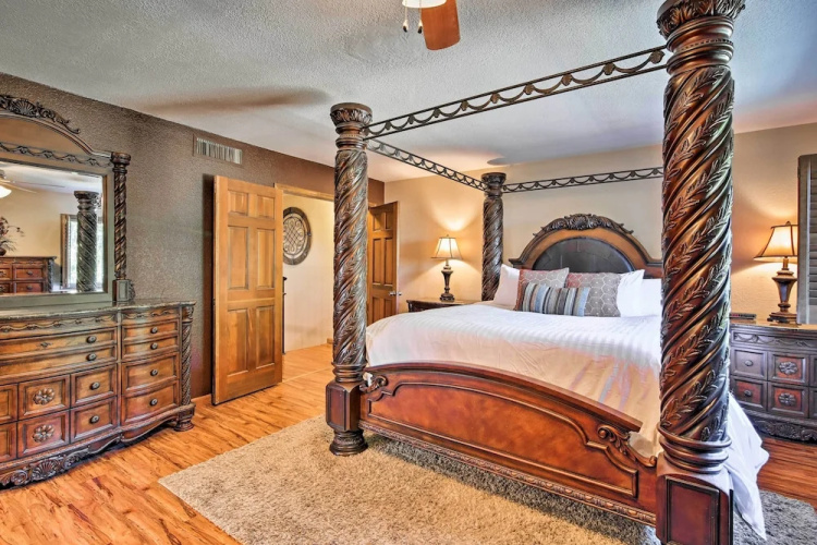 Pool, Bar & Game Room: Red Mountain Mesa Oasis