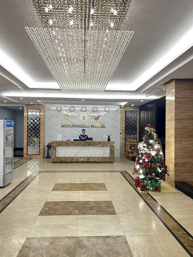 Moon Halo Hotel