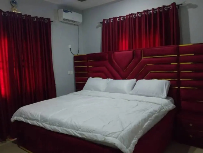 2 Bed-sleeps 4-free Parking-aircon