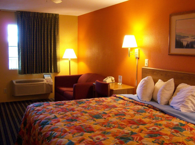 Lakeside Inn