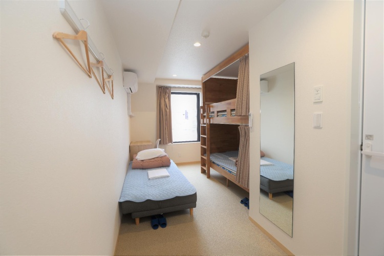 Standard Triple room