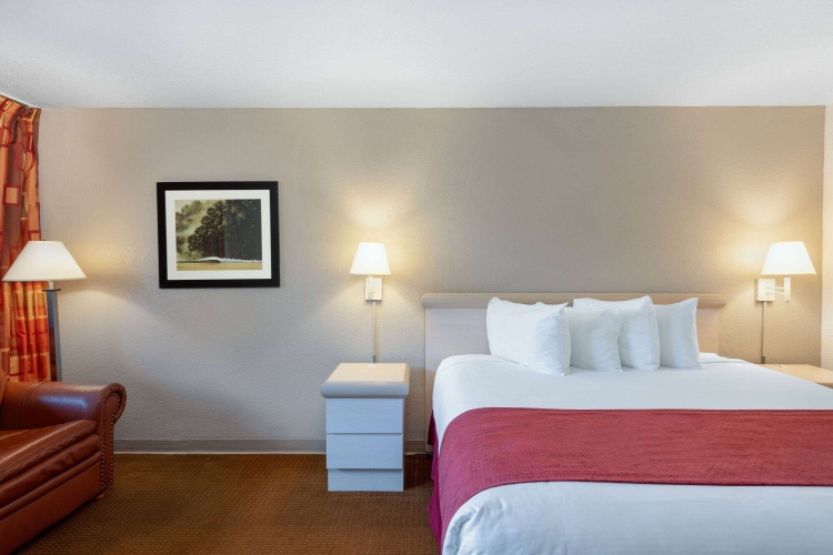 Ramada by Wyndham Kissimmee Gateway photo 8