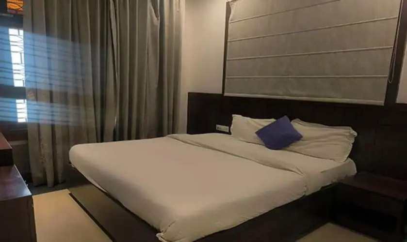 Fabhotel Azure I