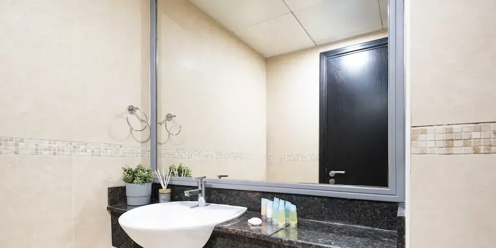 LUX The JLT Gold Crest Studio