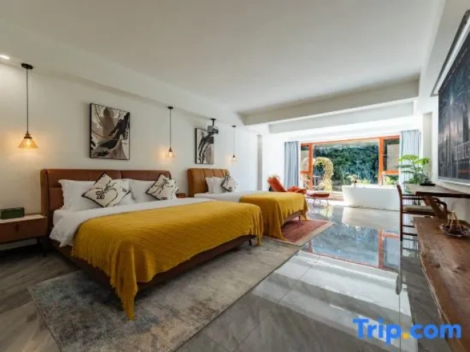 Standard Twin room with mountain view