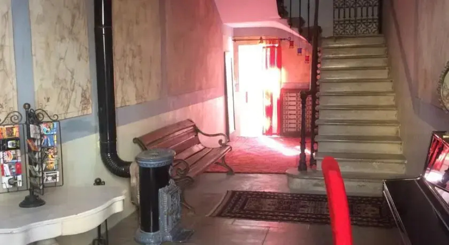 La Cour D'été